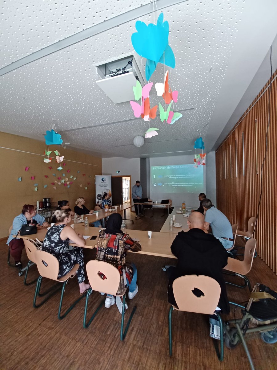 EmmanuelRieth's tweet photo. L'equip'Emploi @poleemploi_GE #MulhouseDoller et son événement "inscrit a Pôle Emploi et après?"au sein du centre socioculturel #Papin a permis à 15 de nos usagers d'échanger sur notre offre de services en présence de partenaires #AKSIS #AFPA. Echanges conviviaux et prescriptions https://t.co/jvUmKabEzR
