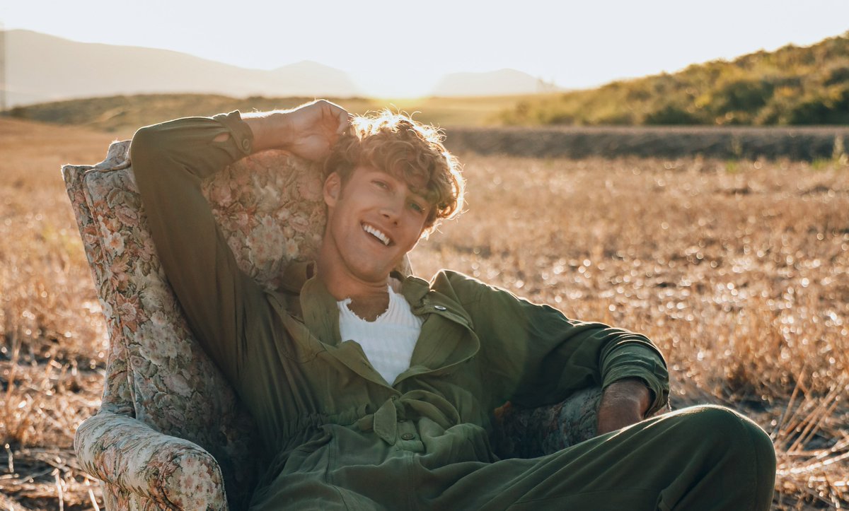 I’m inspired daily by our studio teams who create transformative experiences for our students. Like Williamsburg Studio Manager <a href="/AaronEsky/">Aaron Eskelson</a>, who shared his story with me for the CorePower blog. Thank you, Aaron, for the positive difference you're making. corepoweryoga.com/blog/community…