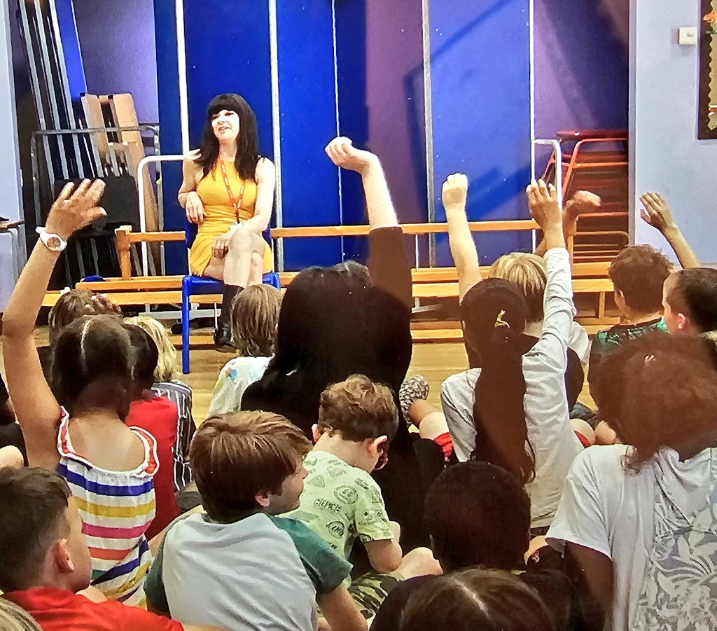 HenryMaynardE17's tweet photo. Today Year 5 were interviewing @simonemarie4 from @ScreamOfficial in preparation for their magazine interview writing.
#Ambition
#TeamMaynard https://t.co/qEA2e5Fjjn