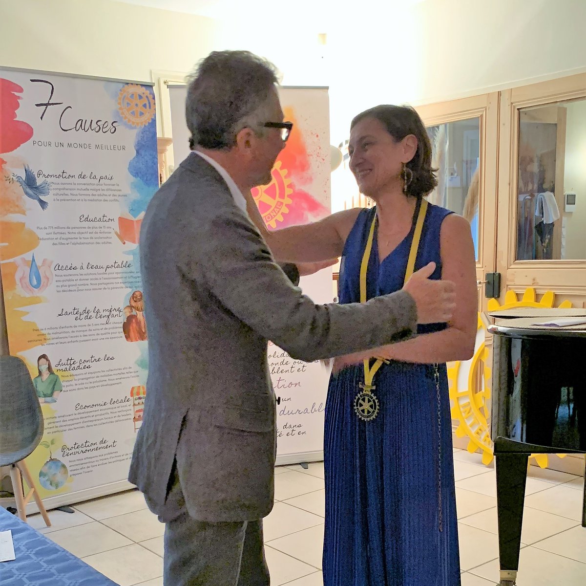 Le 22 juin 2023 s'est tenue la traditionnelle passation de pouvoirs de notre Club Rotary Lyon Centre
Thierry Descoudard, Président 2022-2023 passe le flambeau à  Christel Bourgogne, Présidente 2023-2024
Pour revoir les photos de cette soirée, c'est ici : bit.ly/44g35k8