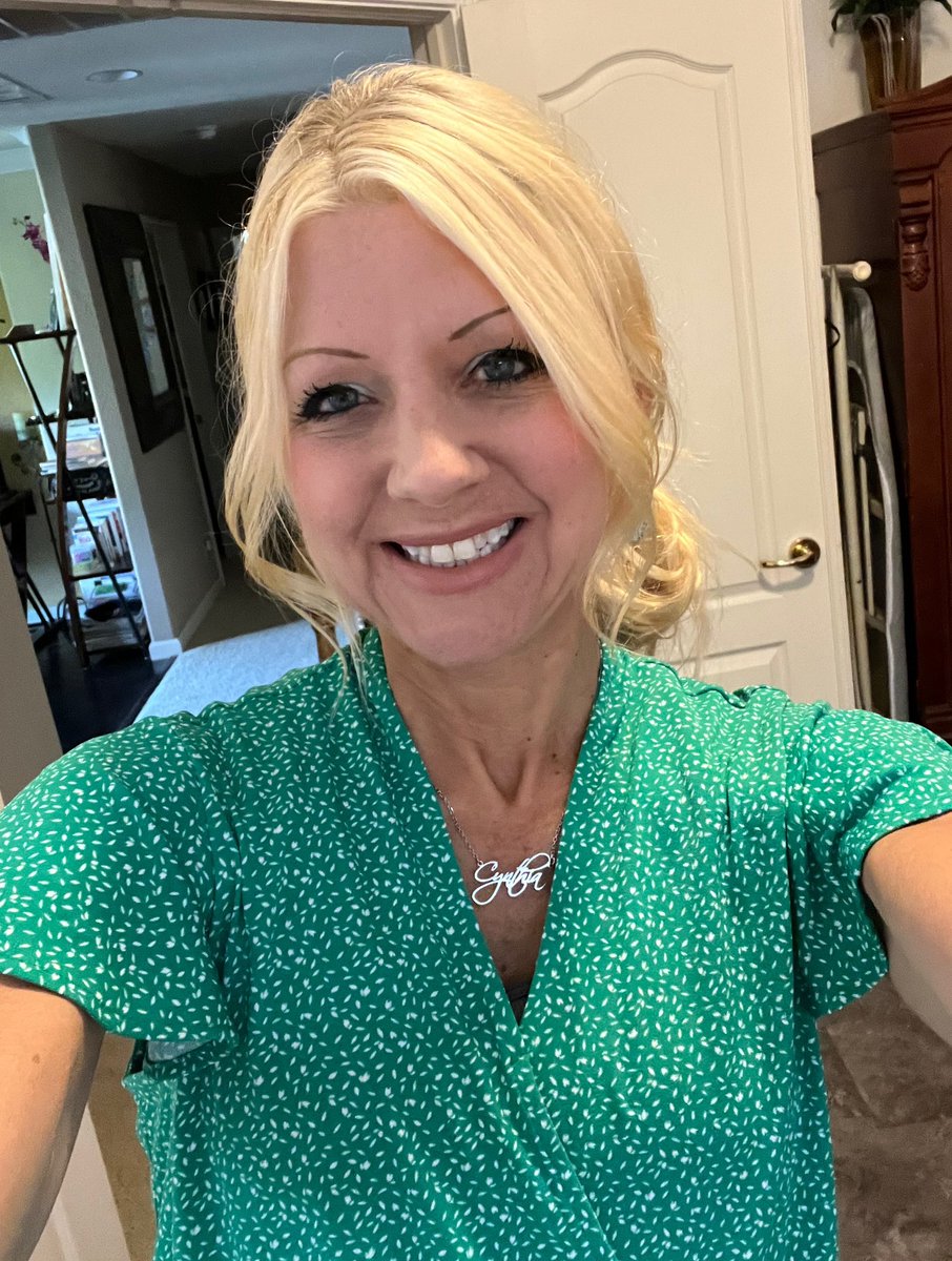 Sending you all great energy to have an amazing day! Appreciate all of you! -Cynthia 😊 #HappyFriday