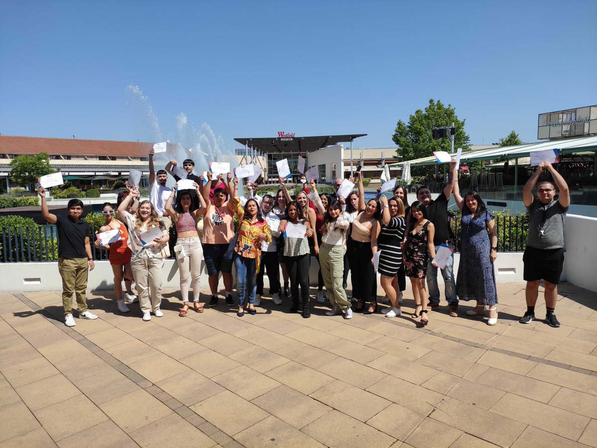 spaingeneration's tweet photo. 🥳Enhorabuena a todos los graduados/as del programa de Work@Westfield #Parquesur en Madrid. Así culmina una nueva edición en la que preparamos a los participantes en habilidades y técnicas de venta, para prosperar en el sector #Retail desde el #MinutoUno.
#BeGeneration https://t.co/0K1IsAqE11