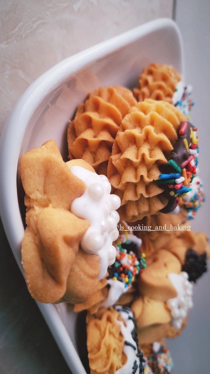 LsCookingandBa1's tweet photo. Melting Moments Biscuits 

INGREDIENTS 

250g of butter/margarine 
1/2 cup of icing sugar 
2 cups of all purpose flour
1/2 cup of corn flour 
 
#lscookingandbaking #OceanGate #Bonisile #Grootman #Titan #Zara #TheBalaFamily #RosemaryHitlist #Loyiso #Chiefs #Bonang #Diepsloot https://t.co/G1xMyEJ96x
