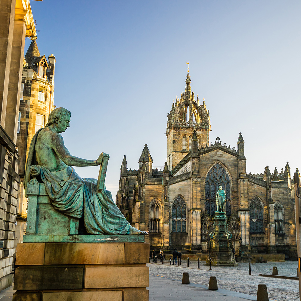 SwizaI's tweet photo. Known as the ‘Athens of the North’, how about a visit to #Edinburgh (capital of #Scotland) this season?

#SwizaIndia #MySwiza https://t.co/cgOO6I8iSu