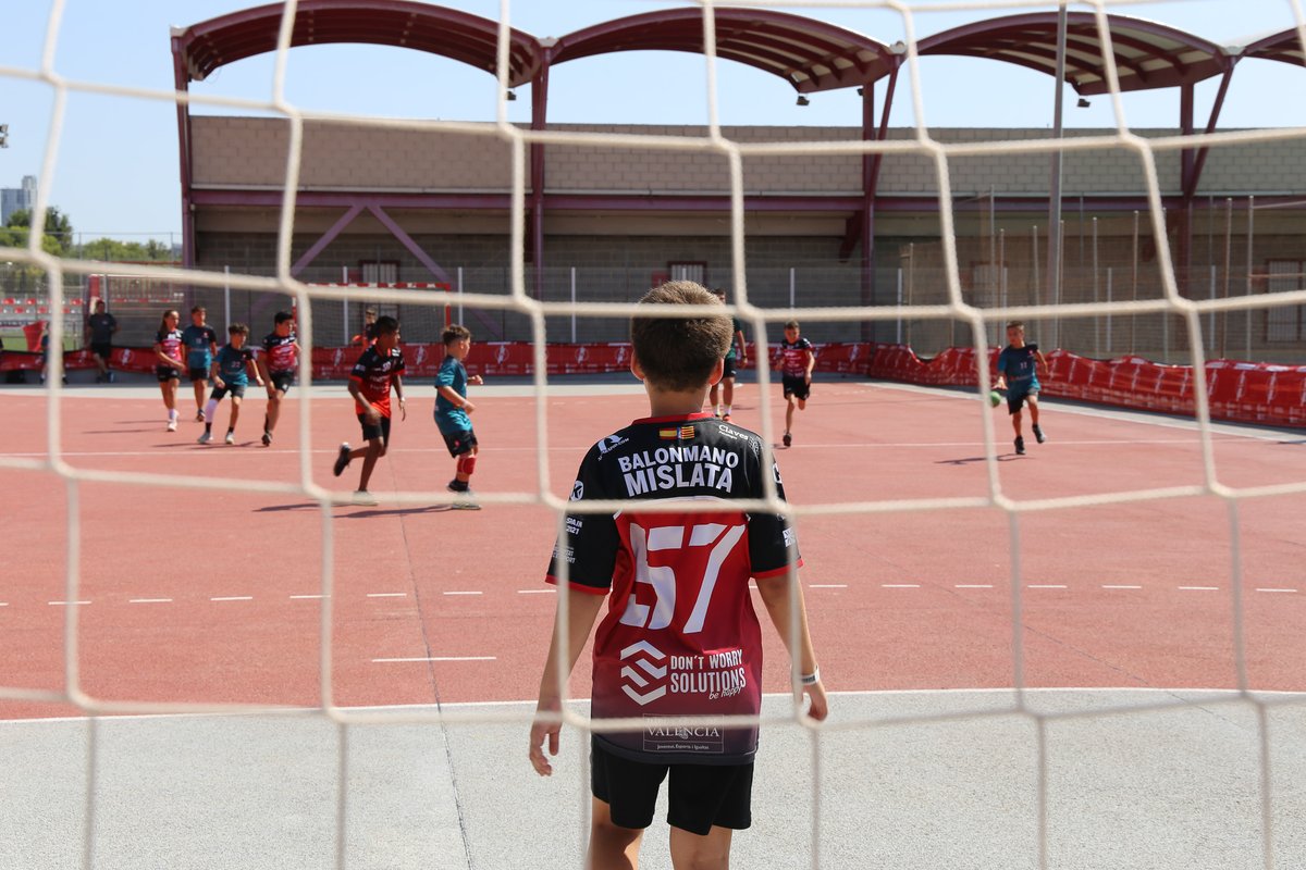 🤾‍♀️Mislata ya está inmersa en el MISLATA HANDBALL FEST, una celebración que convierte a la ciudad en el corazón del balonmano juvenil nacional. 

🏐El torneo reunirá a más de 800 jugadores y jugadoras de más de 60 equipos provenientes de toda España.
