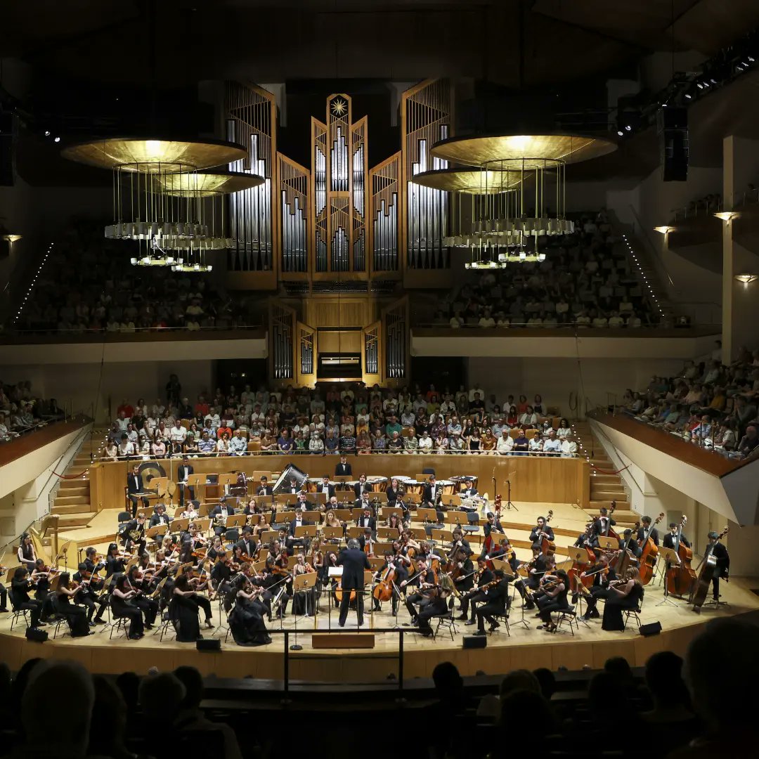 ✨Resumen de un concierto excepcional gracias a Noemí Fúnez, <a href="/maestromena/">Juanjo Mena</a> y a la Orquesta Freixenet de la <a href="/EscuelaRSofia/">Escuela Superior de Música Reina Sofía</a>