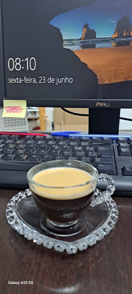 Gratidão todo santo dia ⚘️⚘️
Sexta-feira chegou e o término de mais uma semana de trabalho,  foco e dedicação. 
Tenham todos bênçãos infinitas em suas vidas. 
Bom dia bom diaaaaa 
🥰⚘️☕️🍫❤️🌺😇😘❄️