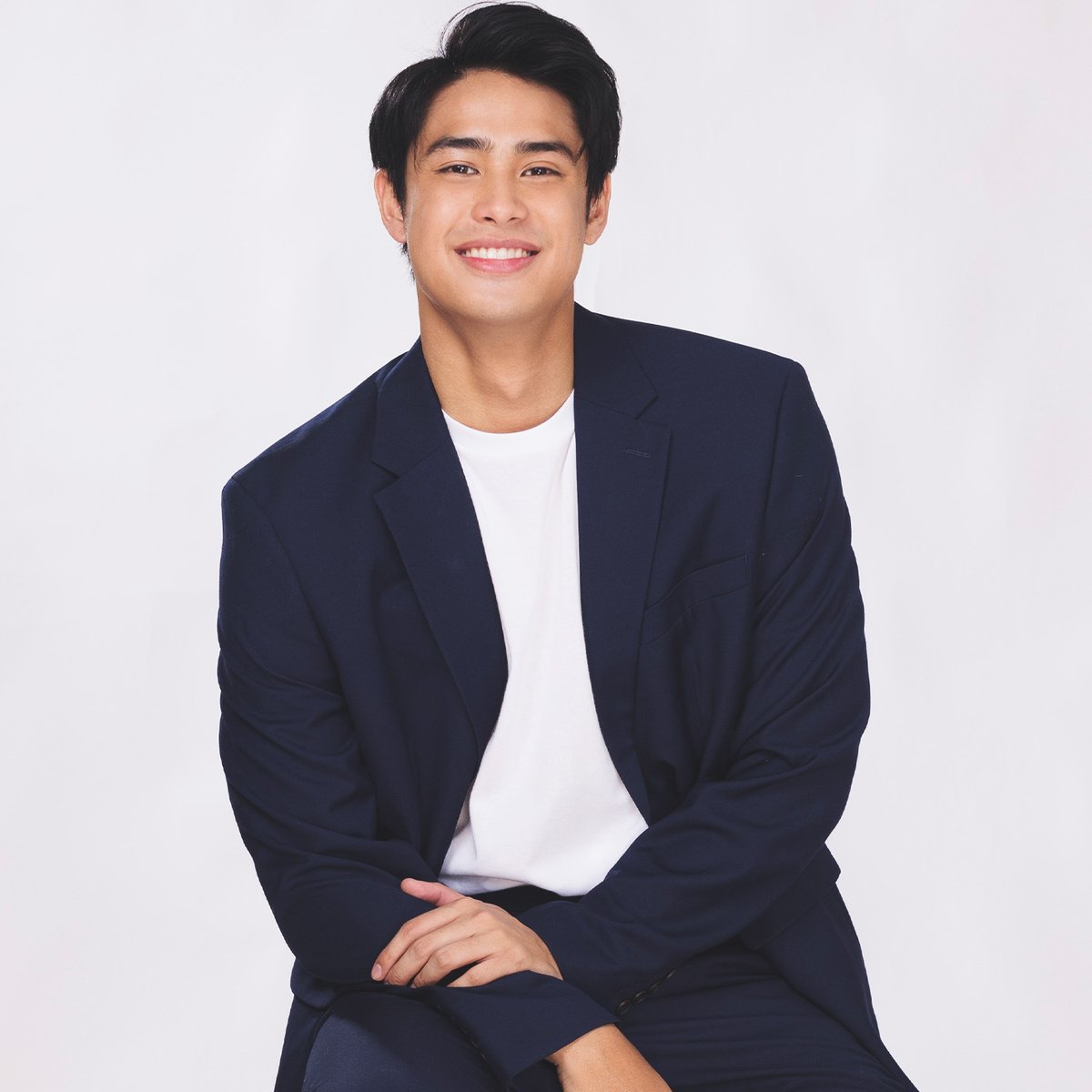 DonBelleOFC's tweet photo. 📰 Forward-Looking: Donny Pangilinan Shines Bright for a Better Tomorrow on @mega_magazine!

The future looks even better and brighter for @SunLife’s newest brand ambassador, #DonnyPangilinan, as he makes the most of the opportunities coming his way.

@donnypangilinan | #DonBelle https://t.co/gI4iQFbzys