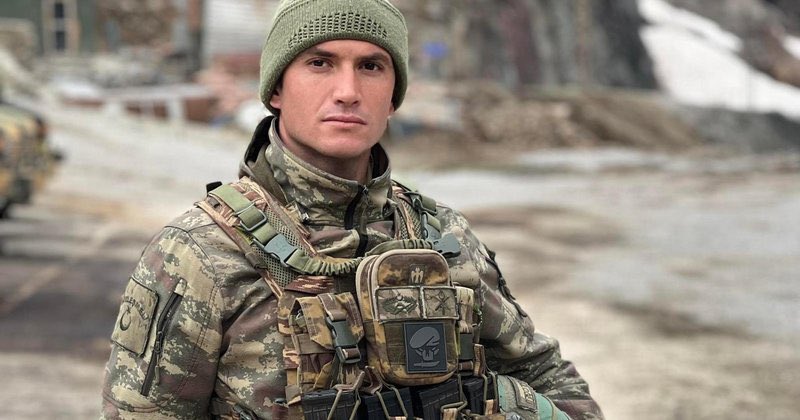 AliYerlikaya's tweet photo. Milletimizin başı sağ olsun🇹🇷

Pençe Kilit Operasyonu’nda yaralanan ve tedavi gördüğü hastanede şehit düşen kahraman Mehmetçiğimiz Özcan Kaya'ya Allah'tan rahmet; ailesine, Kahraman Ordumuza ve Milletimize başsağlığı diliyorum.

Şehidimizin makamı âli olsun. https://t.co/gfvB19gmYc