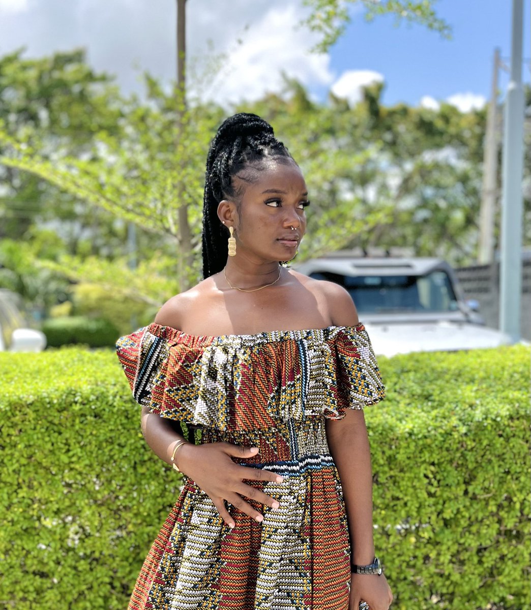 branchebyjb's tweet image. A beauty rocking the customized jumbo locs from us 🥰

#fauxlocs