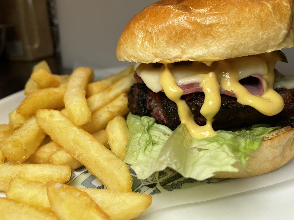 Did you know one of the biggest sellers from our menu is our burgers!?
Lindisfarne, Three Bridges and Megs Mount are names associated with Berwick &amp; our burgers!
Please see attached menu below where you can view our current burger selection 📷
foxtonswinebar.com/.../Foxtons-Sp…...