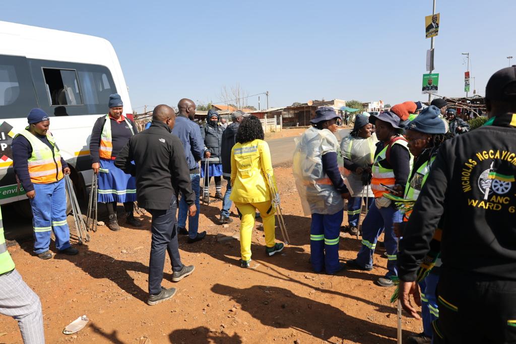 #EPWPCleanUp in pictures.

 #KleenaJoburg  #KnowYourJoburg  ^LM