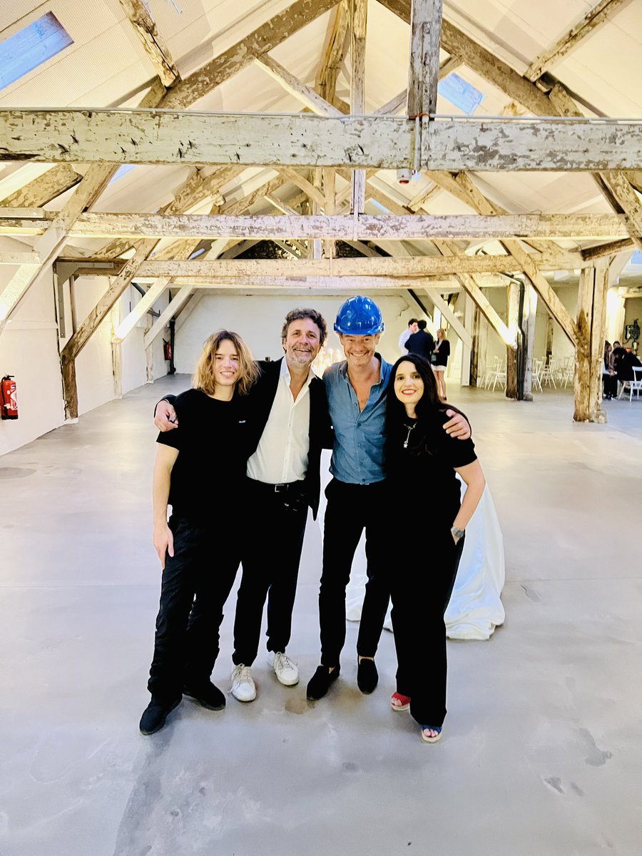 NatachaQS's tweet photo. #LaGrandeMenuiserie est un superbe espace Wabi-sabi ! Vaste lieu événementiel (1 800 m2), rue Saint-Dominique au cœur du 7e, non loin de la #TourEiffel. Bravo à l’ami @dhboutin pour ce concept !
Soirée inaugurale avec @JardinHugo @ch_carriere @sachaqs https://t.co/4cPG25lQrN