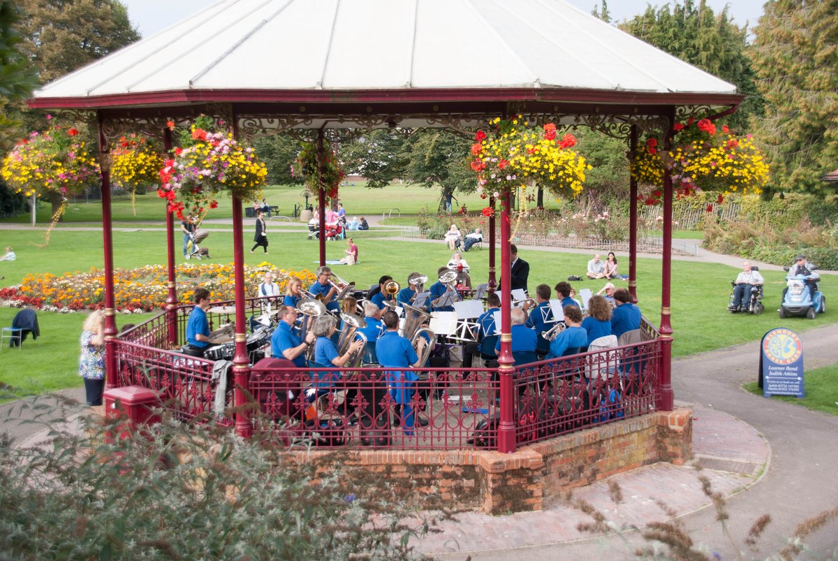 This weekend we've got two bands playing on the Bandstand in in Victoria Park!
Saturday 24th June
3pm - 5pm Blewbury Brass Band
Sunday 25th June
3pm - 5pm Hungerford Town Band
🎺🎷
🎟 FREE EVENTS - NO TICKET REQUIRED
#visitnewbury #victoriapark #Newbury #WhatsOn #free #bandstand