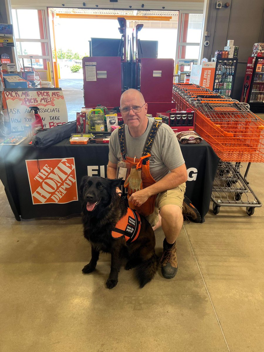 SamSaxourJr's tweet image. Great couple of coworkers right here. @CusicRoseanna @beckyjennings40 @3843MASM @bethkinzler09 Congratulations Jerry on making your service animal page!!! Bear earned some extra treats right?