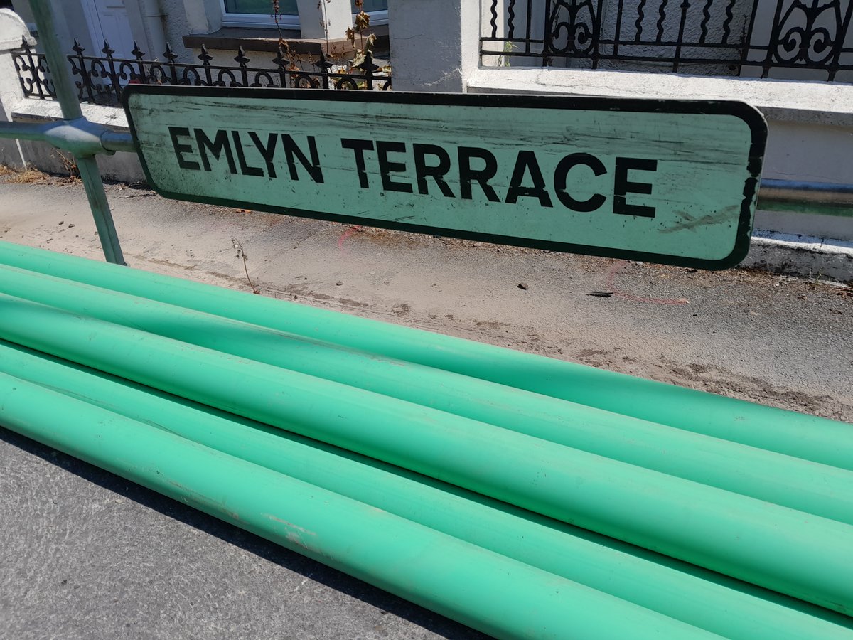 DigitalPembs's tweet photo. Great to support the Voneus team at a fibre broadband drop in for Goodwick &amp; Fishguard residents. Good to see the rollout progress in the streets outside.

#connectingpembrokeshire
#ultrafast #fibrebroadband #FTTP #fullfibre #gigabitcapable #broadwaybroadband #voneus https://t.co/hgoHWESgTu