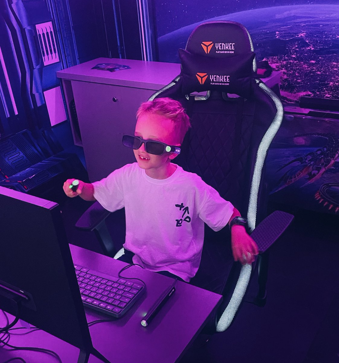 Look at this cute little Lord Commander heading up the starship 🚀 wearing Illumetry stereo glasses. By the way, the young Ryan Gosling is playing Cosmopong, you can watch it on our YT channel or book a demo via illumetry.com
#mixedreality #illumetry #illumetryio