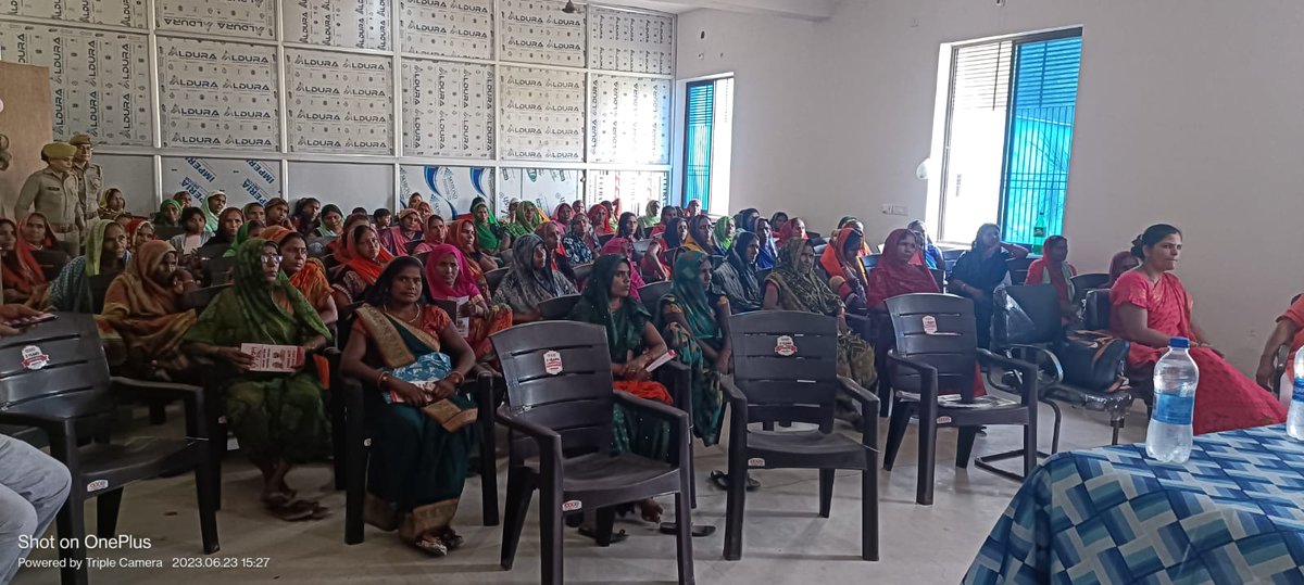 AdcpwomencVNS's tweet photo. @AdcpwomencVNS एडीसीपी ममता रानी के नेतृत्व में अमरावती इंस्टिट्यूट ऑफ हायर थाना जंसा के द्वारा मिशन शक्ति के तहत "15 दिवसीय अभियान" के क्रम में चौपाल के माध्यम से महिलाओं/बालिकाओं को जागरूक किया गया।
@CMOfficeUP 
@dgpup 
@varanasipolice 
@missionshakti https://t.co/R5ksEQTqJZ