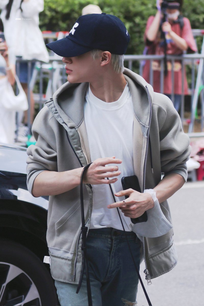 silence423_nm's tweet photo. พี่เจโน่ขามากับขากลับหุ่นนายแบบนักกีฬาㅠㅠㅠ https://t.co/0Z4WEEAtev
