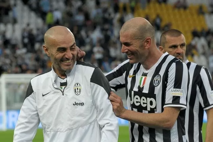 'Juventus soyunma odası, bir mahkemeyi andırıyordu. Her yer Zidane'ı savunmaya hevesli avukatlarla doluydu, bu benim Juve'yle ile ilgili ilk anım. Torino'yu düşündüğümde aklıma Zidane geliyor. Onun ne olursa olsun haklı olduğu varsayılıyordu ve bu varsayım inanılmaz bir avukat…