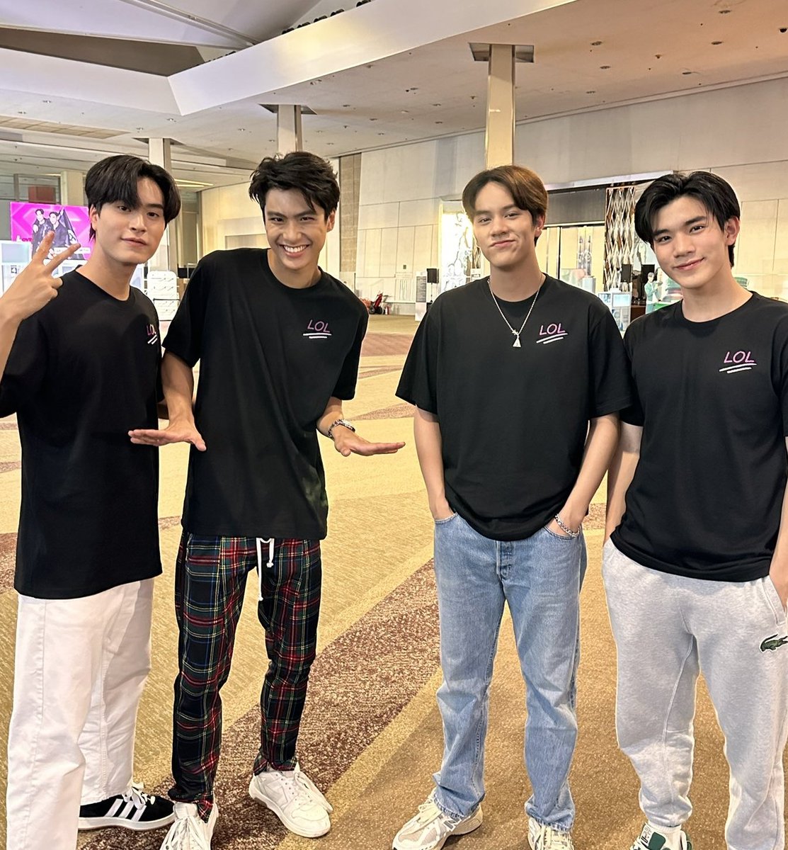 porr_patlnwza55's tweet photo. CUTIESS 😭😭😭 #LOLFanFest2023 https://t.co/laM6c5nvWm
