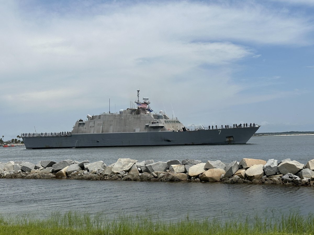 WarshipCam's tweet photo. USS Detroit (LCS 7) Freedom-variant littoral combat ship leaving Mayport, Florida for independent deployment - June 21, 2023 #ussdetroit #lcs7
SRC: INT- https://t.co/KIWJUJPkYd https://t.co/T5d0snM2kl
