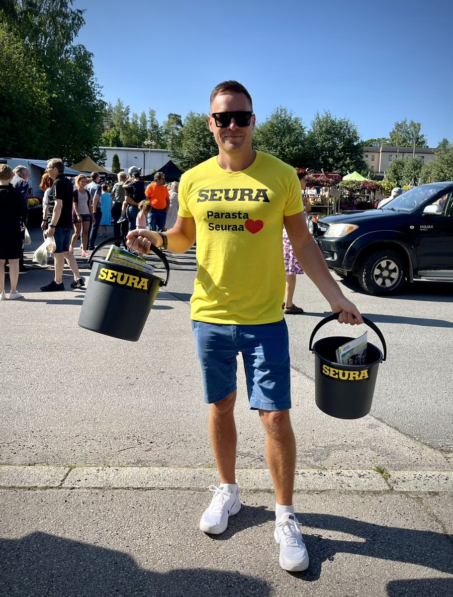 erkkimer's tweet photo. Leppeää juhannusta Urjalasta! Juhannustorilla logotuotteet menivät kuin kuumille kiville eli taas syntyi uusia onnellisia Seura-ihmisiä. ☀️ #juhannus #seura #tori #urjala https://t.co/3jlPkEu5Jz