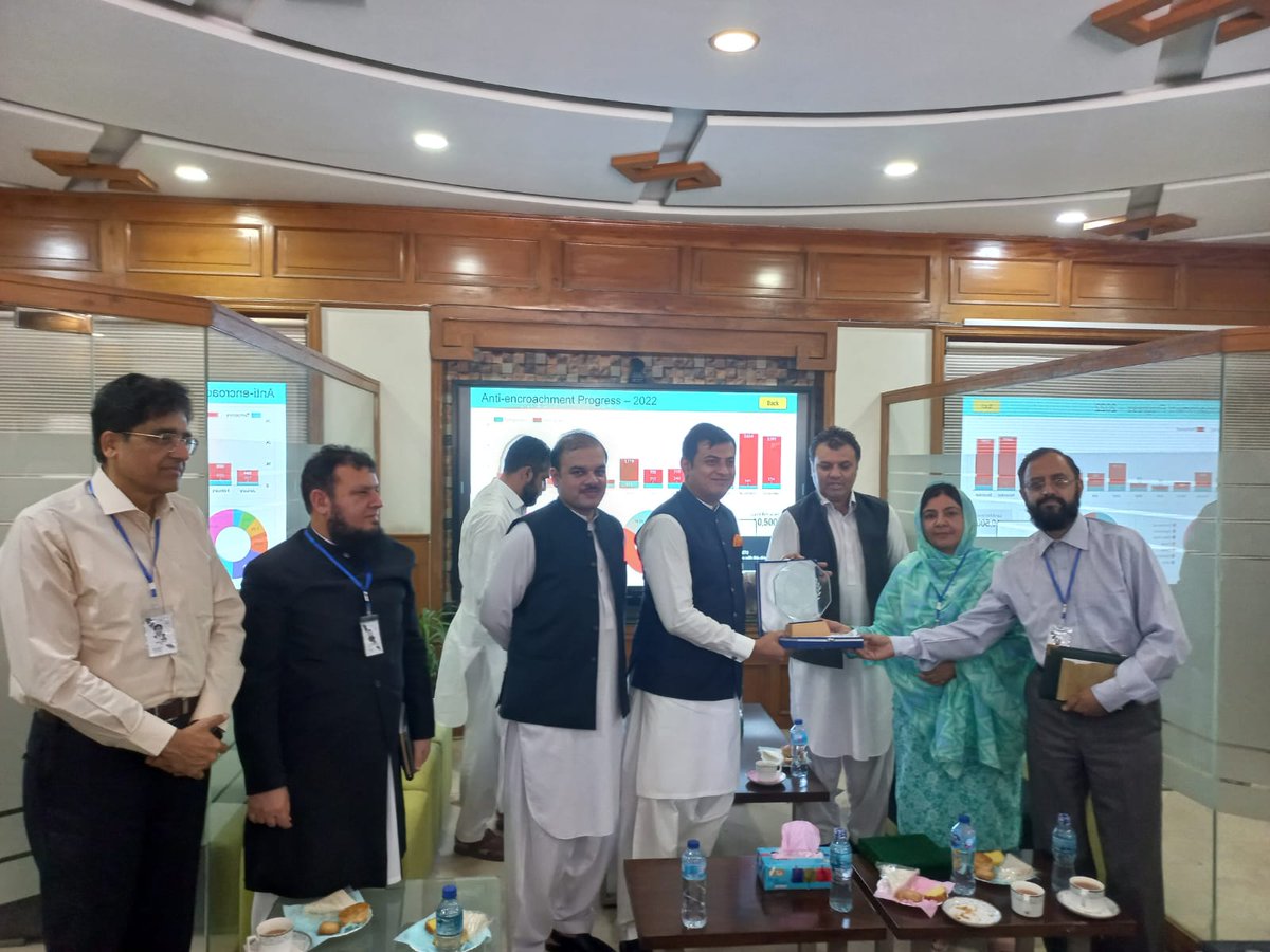 PMRUKP's tweet photo. An 18 member delegation from the National Institute of Management, Peshawar, visited PMRU, Office of Chief Secretary Peshawar.

The delegation was briefed by Deputy Director PMRU , Mr. Shauzab Abbas regarding the initiative of PMRU towards Public service delivery &amp; e-Governance. https://t.co/yAG5cSlk2p