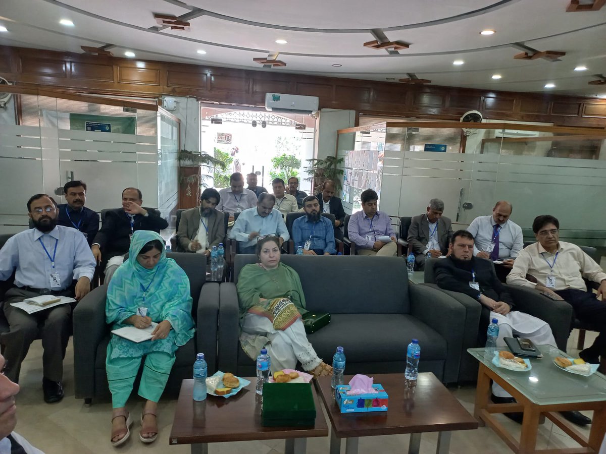 PMRUKP's tweet photo. An 18 member delegation from the National Institute of Management, Peshawar, visited PMRU, Office of Chief Secretary Peshawar.

The delegation was briefed by Deputy Director PMRU , Mr. Shauzab Abbas regarding the initiative of PMRU towards Public service delivery &amp; e-Governance. https://t.co/yAG5cSlk2p