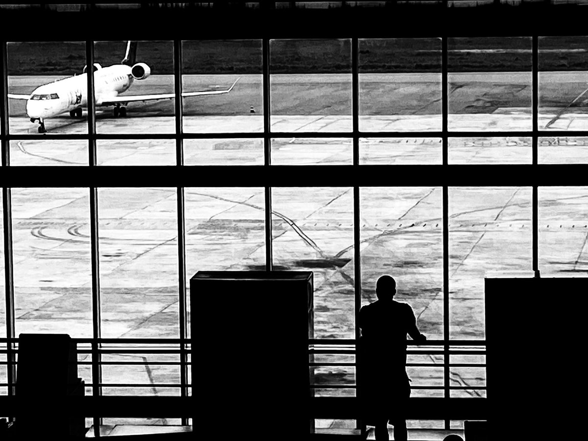 The waiting game ⏳ #lifeofaphotographer #airport #plane #man #iphonography