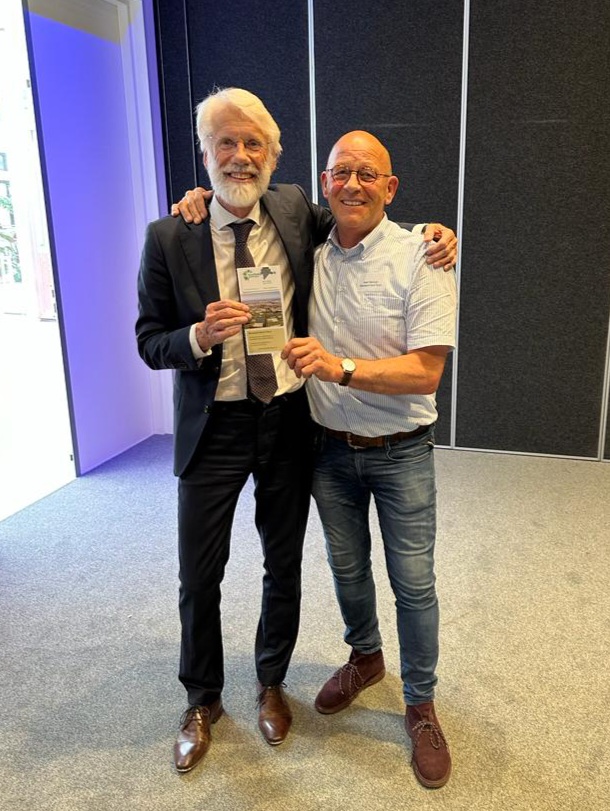 Stoppen met drinken en meer bewegen, dat zal voor je hersenen toch wel echt de het meeste winst opleveren. Aldus Erik Scherder. 

Dus wat zijn jouw weekend plannen?

Ik heb hem namens Westland Horti Tours een rondleiding door de Westlandse kassen aangeboden.