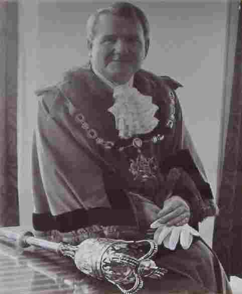 Today (Fri 30 Jun) the Town Flag is flying at half-mast on the East Cliff in tribute to former Mayor of Ramsgate (1993), John Kirby, who recently passed away. 

Mr Kirby’s funeral is today, and our sincere condolences are with his family and friends.