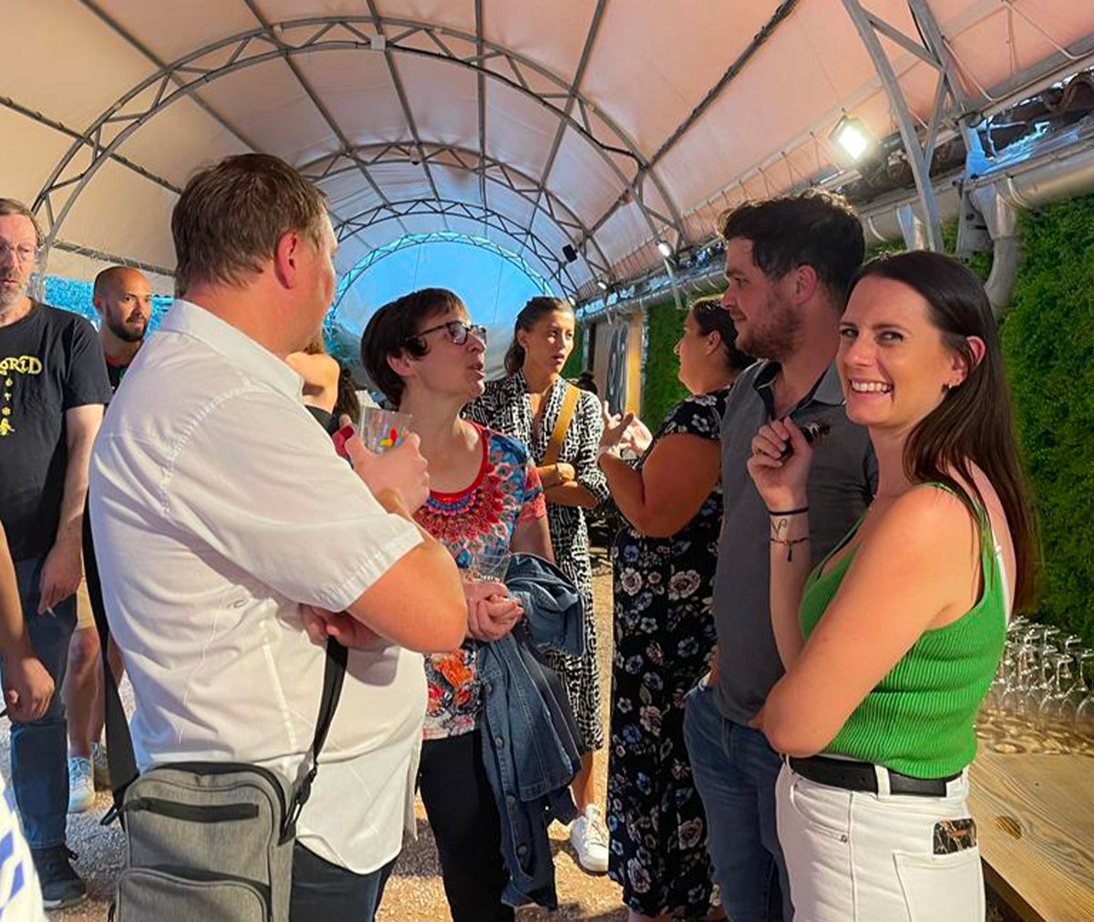 HR_Team_Group's tweet photo. Retour en images sur notre Summer Party lyonnaise ! 📸🏝🍹
La semaine dernière, nos HR Teammates lyonnais se sont réunis pour profiter d'un cocktail dînatoire au restaurant 27 Madeleine, situé dans le 7e arrondissement de Lyon. 📍
Merci à tous pour votre présence &amp; à bientôt. 🔥 https://t.co/Ro5DNFFQDd
