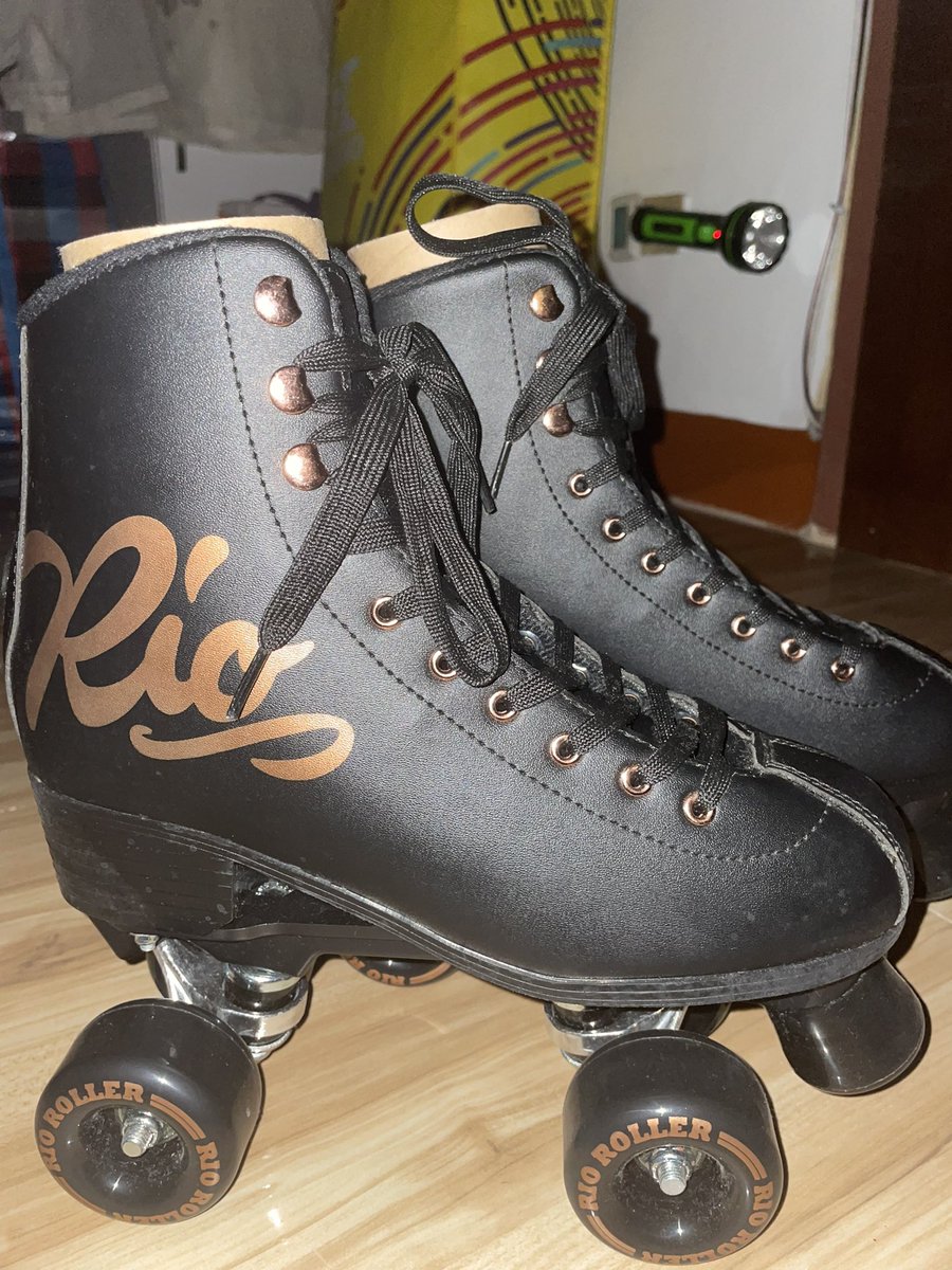wonw69's tweet photo. wts lfb roller skates ph

rio roller skates (orig price: 8k)
only used 3 times indoors, no box 
PHP4,000 (nego!)
SIZE 7 UK/40.5 EU
dusty because they were stored for a long time 

rfs: moving out :(

# txt tomorrow x together bts blackpink seventeen new jeans aespa ive svt pc https://t.co/duWQzlUgkD