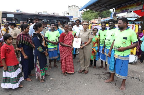 POLICEDPI's tweet photo. 🔴#dpipolicenwes
🔵#drugfreeawareness
பொதுமக்களுக்கு கஞ்சா மற்றும் போதை பொருட்கள் ஒழிப்பு விழிப்புணர்வு முகாம் நடைபெற்றது. 
VIEW CONTENT : https://t.co/FBabgPtKrn
#SayNoToDrug | #avoiddrug | #DrugFreeSociety
#dpipolice | #DharmapuriDistrictPolice https://t.co/WNA7gLz5Eo