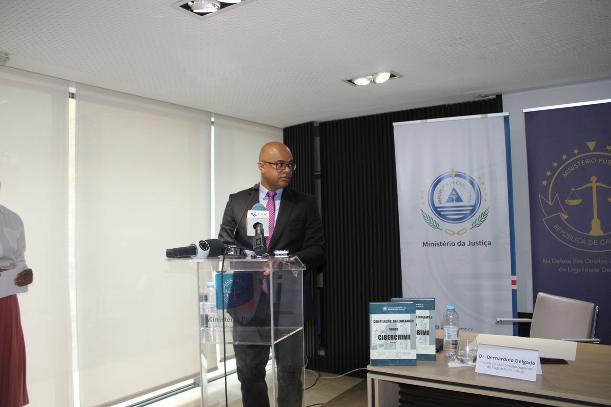UNODC_WCAfrica's tweet photo. This week, @UN__Cyber organised a training for magistrates in 🇨🇻on cybercrime investigations and digital evidence, in collaboration with the Ministry of Justice and the 🇨🇻 #UNODC Country office. This training will help magistrates in 🇨🇻 to better manage digital evidence. https://t.co/9QVEUskN9J