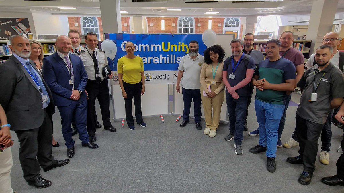 WYP_LeedsEast's tweet photo. Yesterday, we launched the CommUnity Harehills initiative to target #serious & #organised crime, so that lasting #improvements can be made.
Read the full news release at: https://t.co/nj1XQPOOBs
#Clear #Hold #Build
#CommUnityHarehills https://t.co/f3H97IoEyO