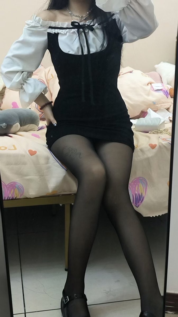 GGbond0057's tweet photo. 黑丝都不行，那还有什么是可以的 https://t.co/m6dcvMWN4Q