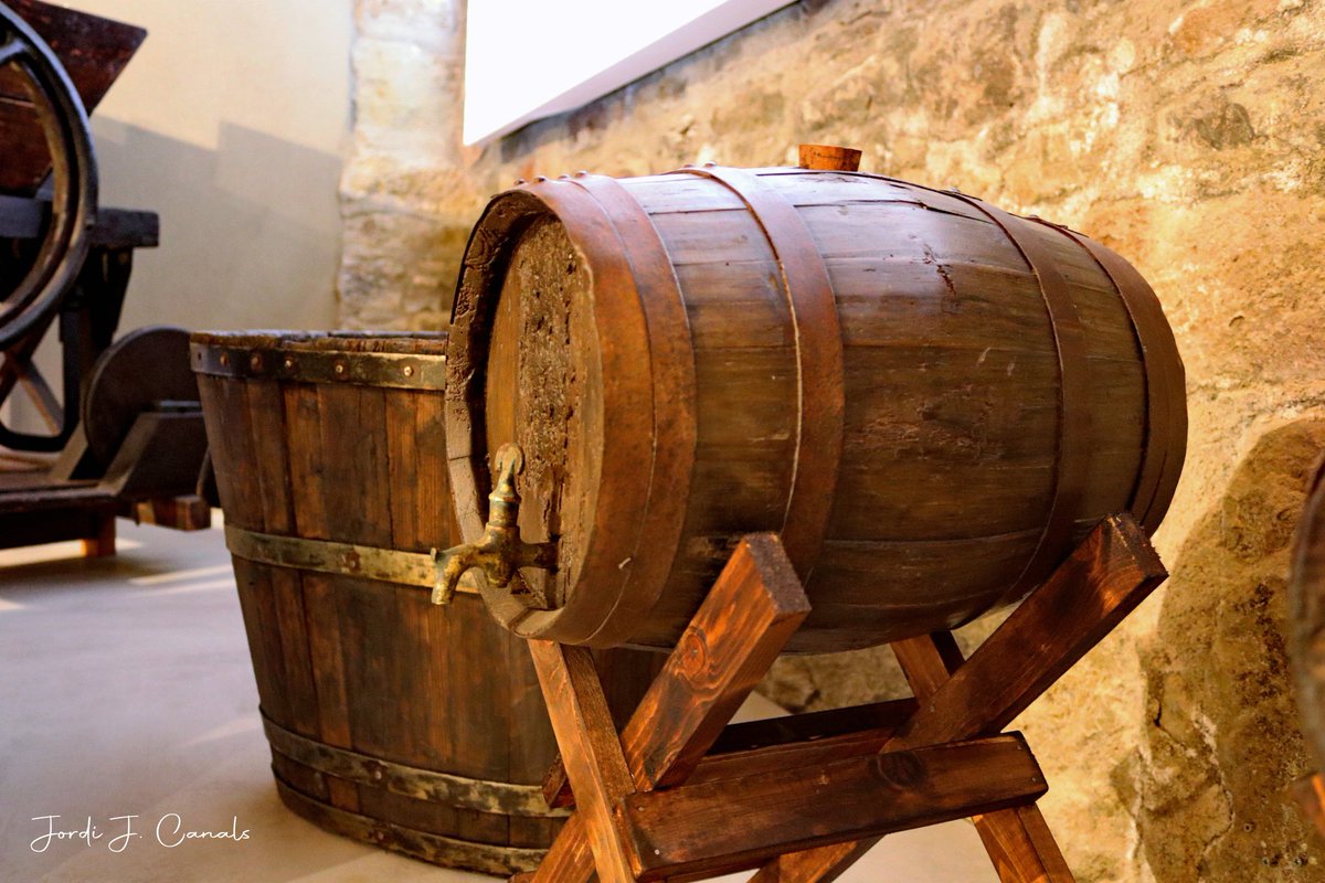 ❗Amb aquesta imatge de la bota del racó us recordem que demà el Museu romandrà tancat per la festivitat de Sant Joan.

🎉 Que gaudiu de la revetlla i brindeu amb vins i caves del Bages.

🕚 Diumenge ens trobareu en el nostre horari habitual d'11 a 13 h.

📸 de @jordijcanals