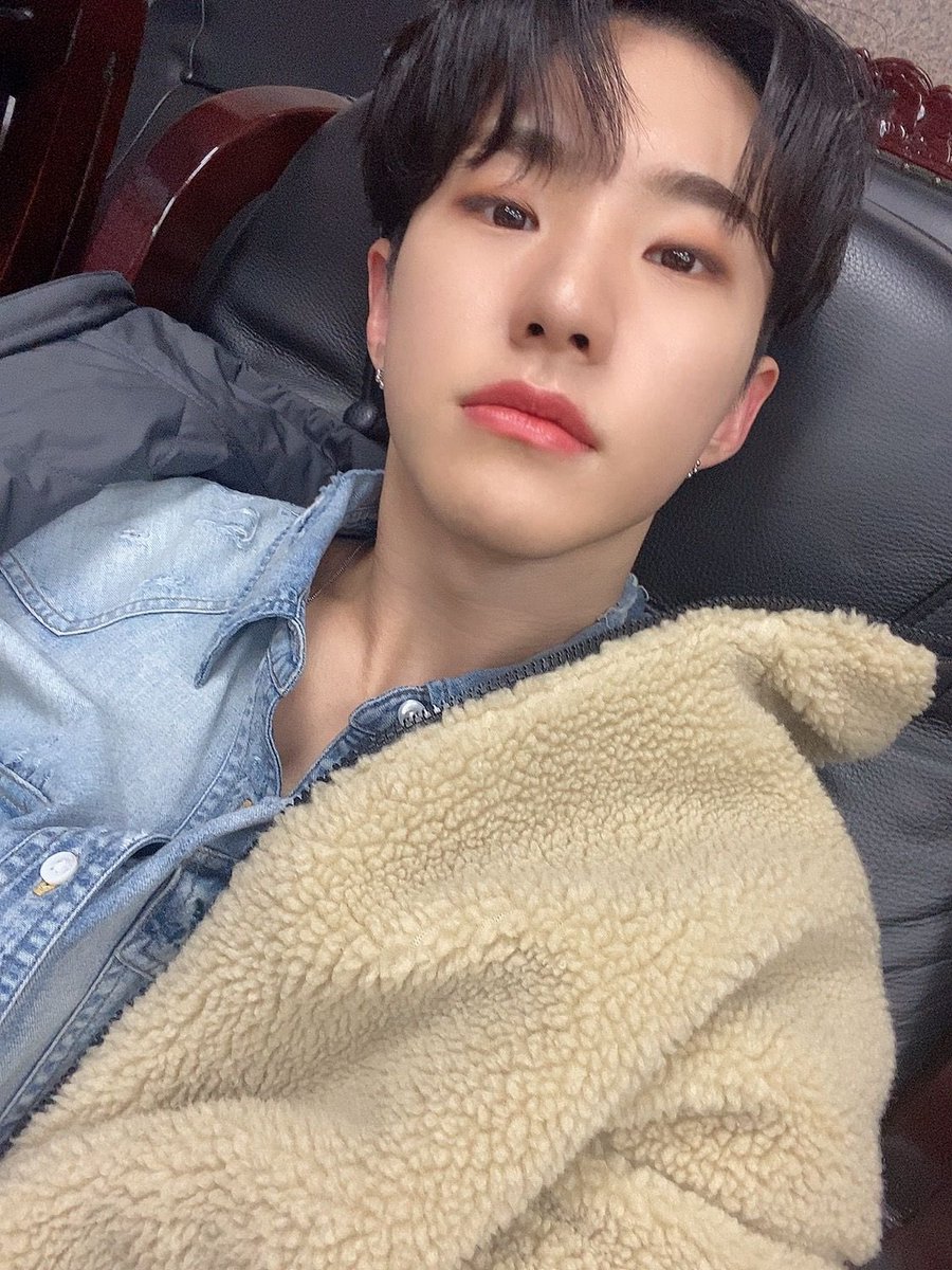luvsoon_0's tweet photo. 어떤 호랑이의 실패없는 이 셀카 각도가 넘무 좋다... https://t.co/0AGRItnrxF