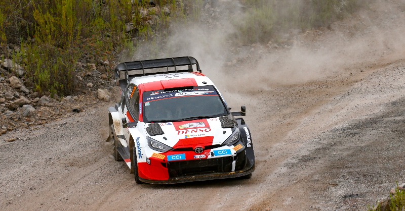 OfficialWRC's tweet photo. Times for SS6 at @wrcsafarirally ⏱️ 
 
1️⃣ @SebOgier 6:46.5
2️⃣ @EsapekkaLappi +1.2
3️⃣ @KalleRovanpera +2.6

LIVE STREAM &amp; Standings ➡️ https://t.co/IXbfRuzl7M
Live Updates ➡️ https://t.co/bLCtXqa8cN

#WRC | #WRCLive | #SafariRallyKenya