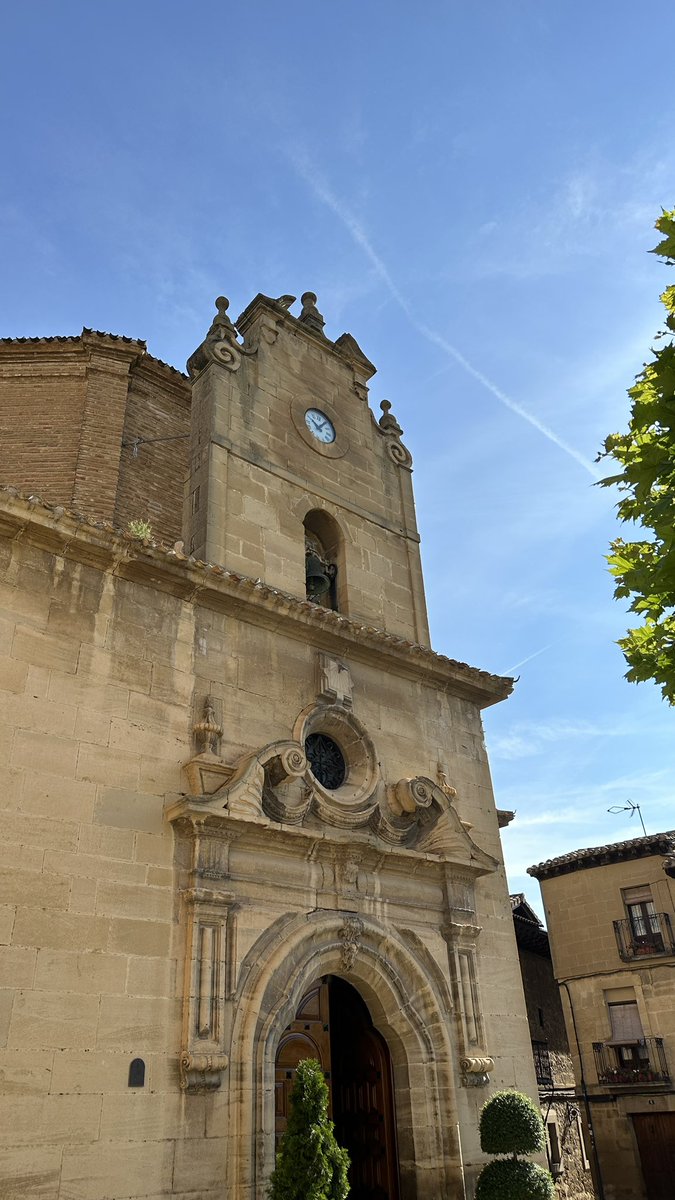 Definitely a highlight of the trip, the tiny town of Elciego in Spain. 🇪🇸 Stunning vineyards as far as the eye can see, beautiful food, and incredible architecture for Mitch! 🥰