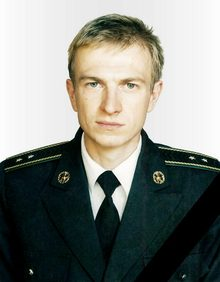 @amanpour @BarackObama Look at this picture.
This is warrant officer Serhiy Kokurin.
He died in the line of duty on March 18, 2014, during the storming of the 13th Photogrammetry Center by armed russian invaders.