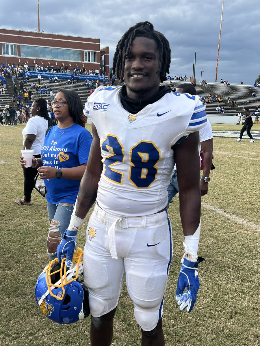 cathydjohnson2's tweet photo. Happy Birthday to my son Cameron Johnson!!! Bossmane wishing you an amazing day and amazing upcoming football season. Always pray and trust God https://t.co/qXR6U0g32X