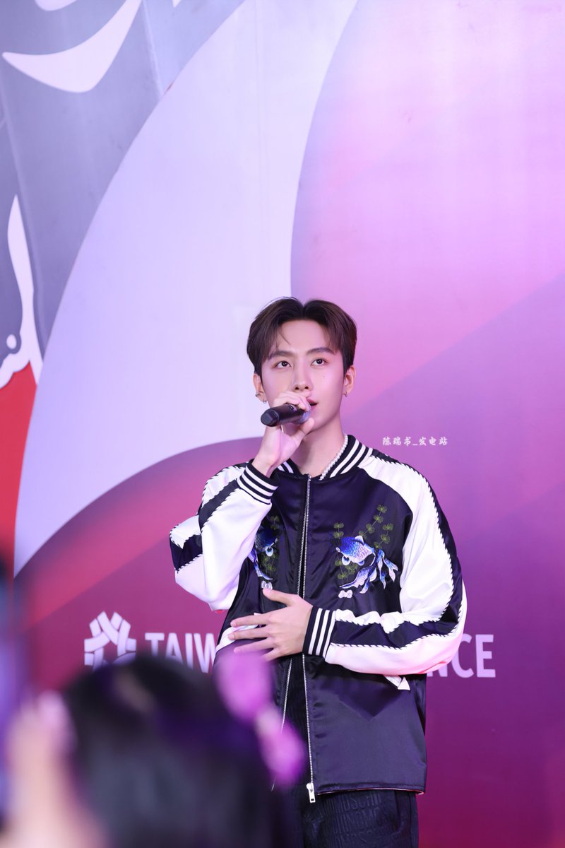 MarksiwatActiv1's tweet photo. 2023.06.23

Picture update @Siwat666666

#TaiwanExcellence 
#TaiwanExcellenceXBonzMark
#MSIWAT https://t.co/zg9fFfDsb5