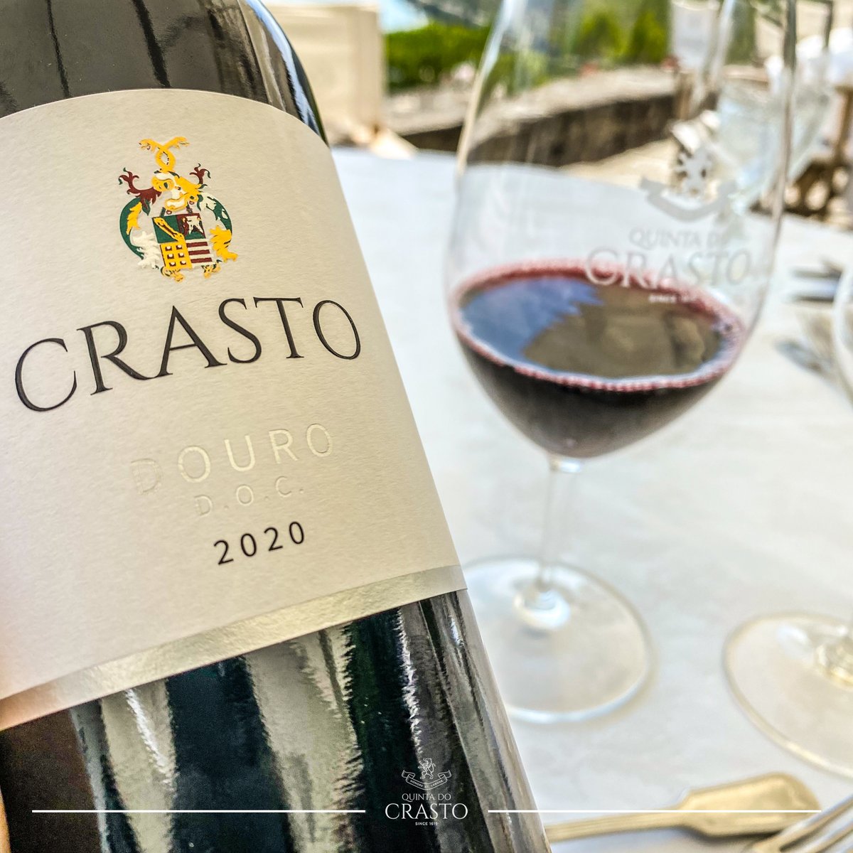 Crasto Red 2020 to accompany lunch. And with a new label! 😉🍷✨👉🏼 Find out more here: quintadocrasto.pt/crasto-red/?la…
👉🏼 Be sure to look for your favourite #wine in your usual #restaurant or #wineshop.🍷
#Crasto #Douro #DouroWines #Vegan #Vinhos #Wines #Wein #Weine #RedWine #VinhoTinto