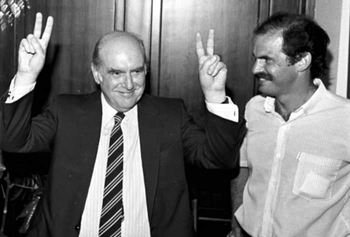 Και αν έφυγες πριν τόσα χρόνια πατέρα, οι ιδέες σου, οι αρχές και οι αξίες σου αποτελούν και σήμερα πυξίδα των αγώνων μας.
Και για μας, την οικογένεια σου, τους φίλους σου, τους συντρόφους σου και για τη χώρα, η απουσία σου είναι πάντα αισθητή.