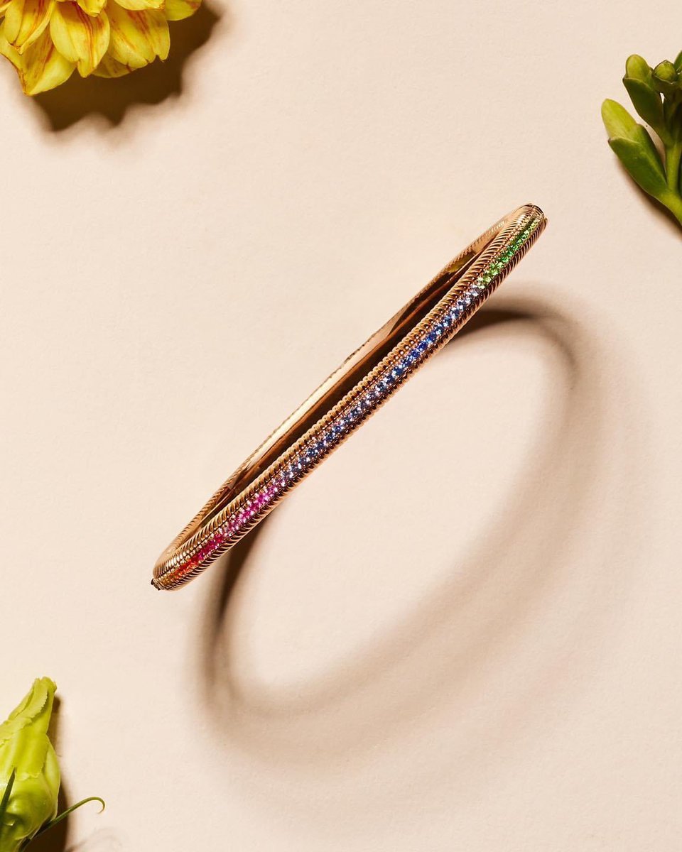 CadeauxJewelry's tweet photo. Elevate your stacking game.
The Colours of Love Rose Gold Rainbow
Multicoloured Gemstone Fluted Bracelet is ideal for stacking and features every colour of the rainbow.
#baechtold #officialfaberge #gaysornvillage #highjewelry https://t.co/4DBRzyp44P