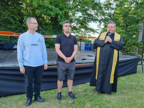 BalaiczZ's tweet image. Az idén is jól sikerült a májusfa kitáncolás a botfai Avashegyen, ahol Gecse Péter alpolgármester, a térség önkormányzati képviselője köszöntötte a megjelenteket. 
Köszönet a szervezésért a Botfa Városrészi Polgárőr Egyesületnek.
#zalaegerszeg #botfa #avashegy #májusfa #tánc