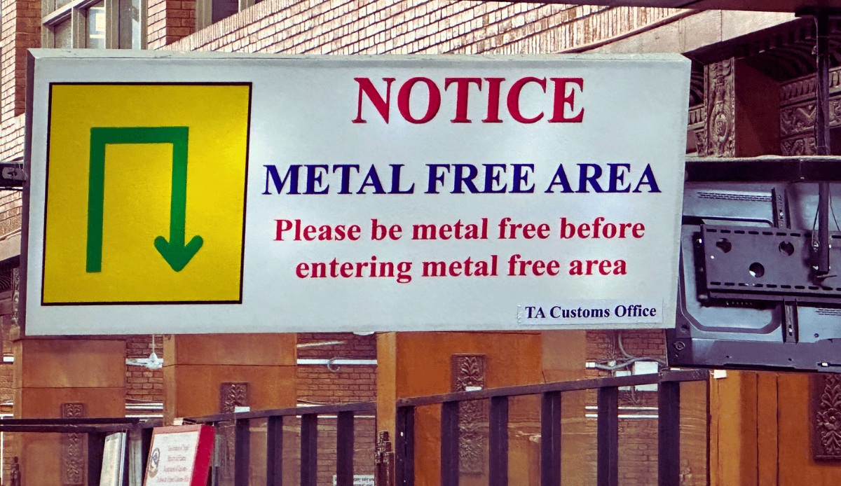 AmargiLife's tweet photo. There is something deeply profound about this sign. It is a metaphor for the true nature of Love.
🌞 🧵 (1/4)
#love #nomadlife #Kathmandu #forthefree https://t.co/tpzMNKcCQe
